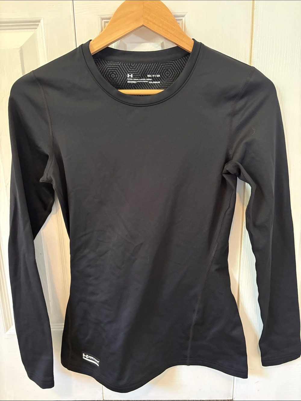 Under Armour Women’s Black Long-Sleeve Performance Tee